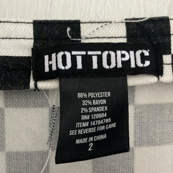 Hot Topic overall shorts - Picture 3 of 3